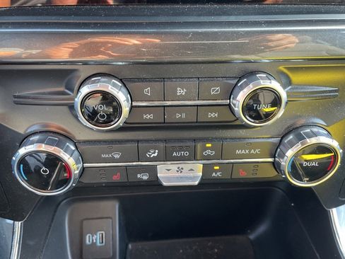 Certified 2022 Ford F150 XLT w/ Equipment Group 302A High image 19