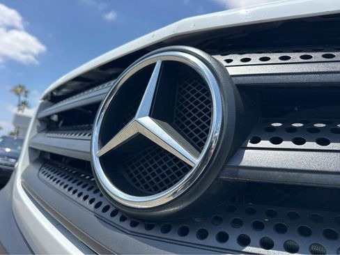 Used 2015 Mercedes-Benz Sprinter 2500 image 39