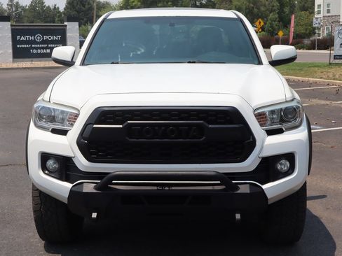 Used 2017 Toyota Tacoma TRD Off-Road w/ Premium & Technology Package AWD/4WD image 12