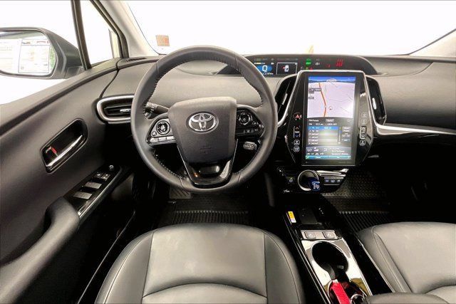 Used 2022 Toyota Prius Prime XLE FWD image 4
