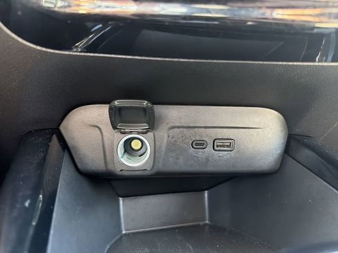 Certified 2025 Chevrolet Trax LT w/ LT Convenience Package FWD image 24