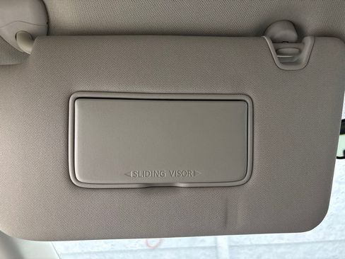 Used 2018 Nissan Rogue SV AWD/4WD image 27