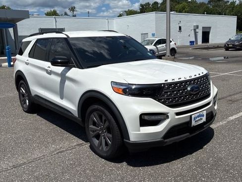 Used 2022 Ford Explorer XLT w/ Equipment Group 202A AWD/4WD image 1
