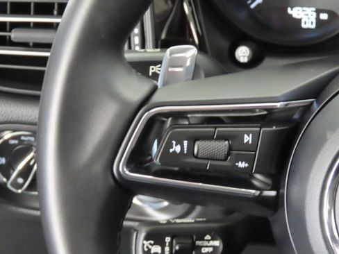 Certified 2026 Porsche Macan AWD/4WD image 19
