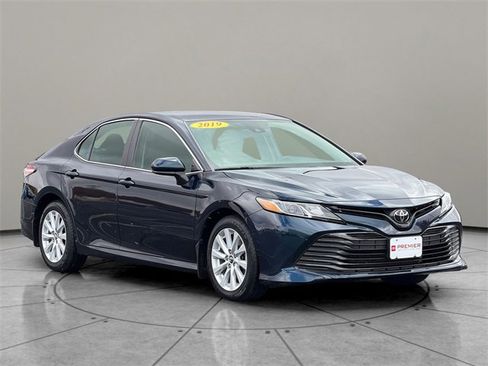 Used 2019 Toyota Camry LE image 8
