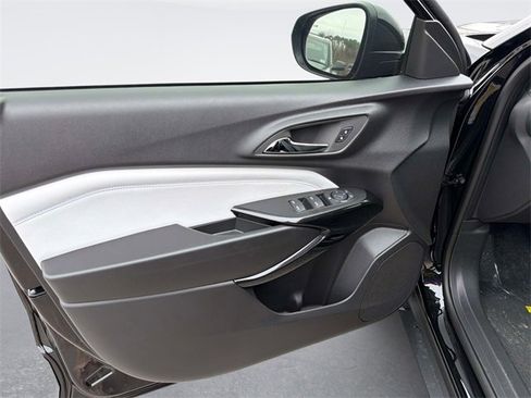 New 2026 Chevrolet Trax LT w/ Driver Confidence Package image 17