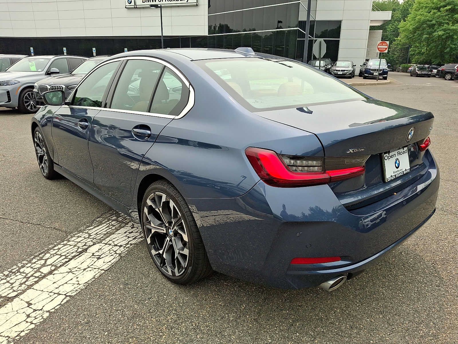 Used 2025 BMW 330i xDrive Sedan w/ Premium Package AWD/4WD image 5