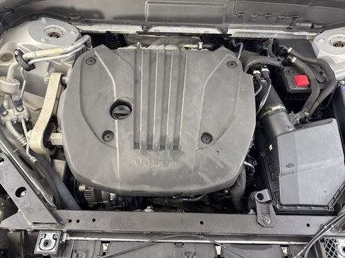 Used 2023 Volvo XC60 B5 Plus image 21