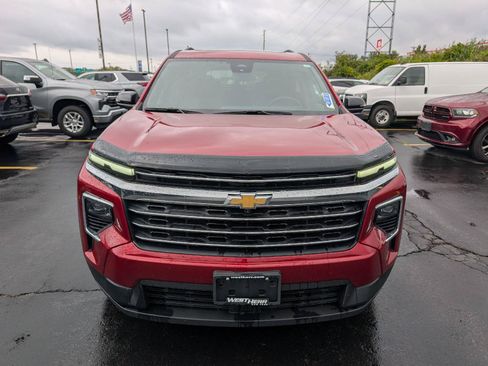 Used 2025 Chevrolet Traverse LT w/ Sun and Wheel Package AWD/4WD image 2