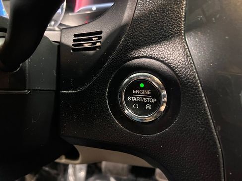 Used 2018 Ford Explorer XLT w/ Equipment Group 202A image 31