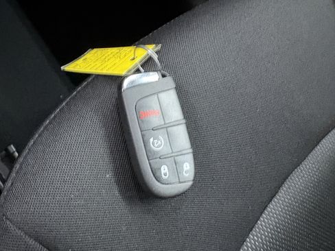 Used 2020 Jeep Renegade Sport image 25