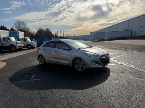 Used 2014 Hyundai Elantra GT w/ Option Group 03 image 2
