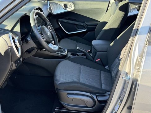 Used 2022 Kia Soul LX image 19