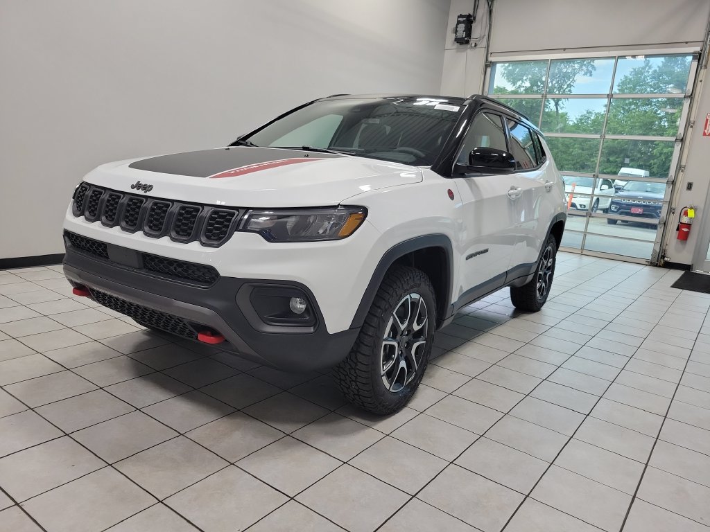 New 2026 Jeep Compass Trailhawk w/ Sun, Sound & Navigation Group AWD/4WD image 3