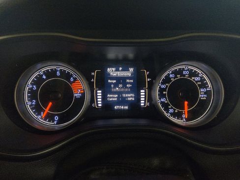 Used 2020 Jeep Cherokee Latitude Plus AWD/4WD image 23