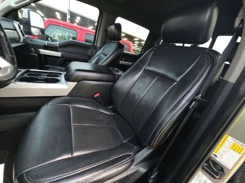Used 2020 Ford F350 Lariat w/ Lariat Ultimate Package image 3