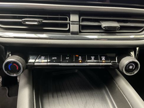 Used 2024 Chevrolet Equinox EV RS image 23