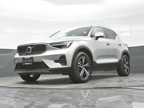 Used 2025 Volvo XC40 B5 Core AWD/4WD image 24