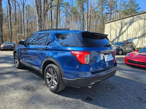 Used 2021 Ford Explorer XLT w/ Equipment Group 202A image 4