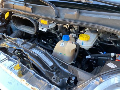 Used 2025 RAM ProMaster 2500 w/ U-Haul Equipment Group FWD image 10