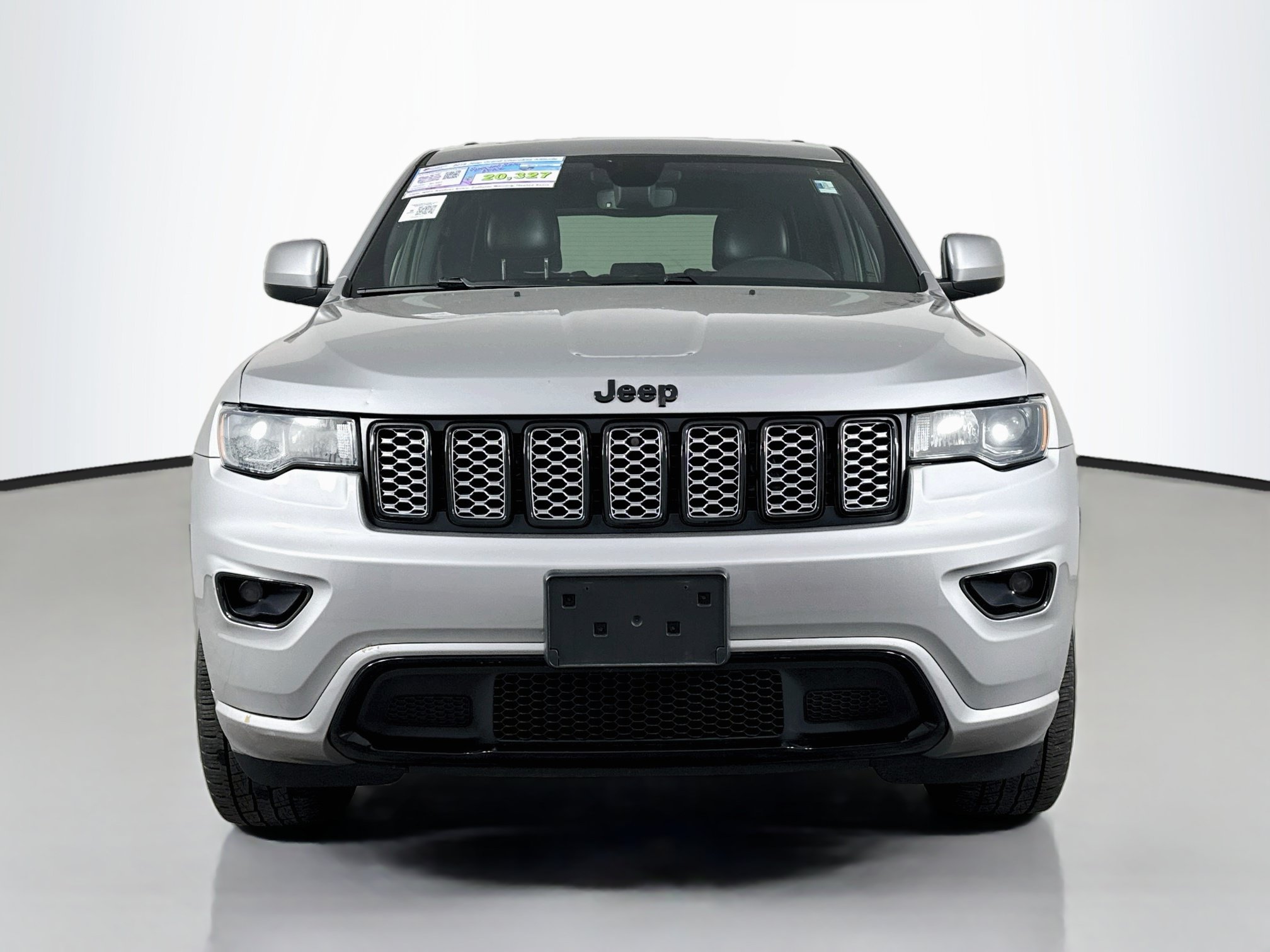 Used 2019 Jeep Grand Cherokee Altitude AWD/4WD image 2
