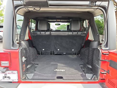 Used 2015 Jeep Wrangler Unlimited Sahara w/ Dual Top Group AWD/4WD image 25