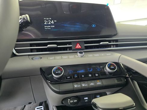 New 2025 Hyundai Elantra SEL image 22