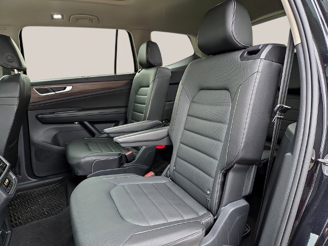 Used 2024 Volkswagen Atlas SEL AWD/4WD image 13