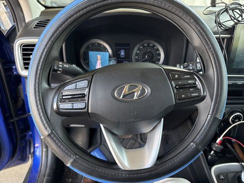 Used 2021 Hyundai Venue SE image 6
