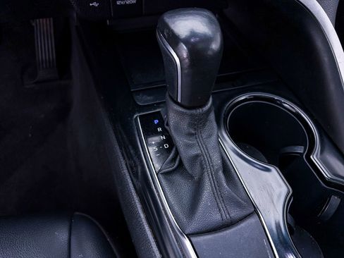 Used 2020 Toyota Camry SE w/ Blackout Package FWD image 23