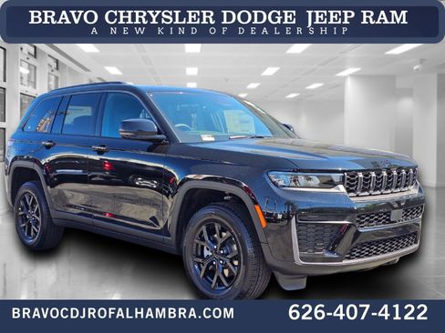 New 2026 Jeep Grand Cherokee Altitude AWD/4WD image 1