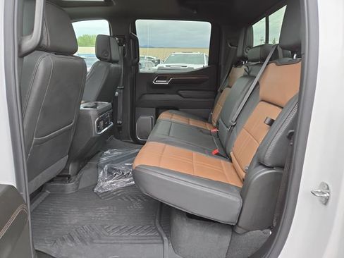 Used 2024 Chevrolet Silverado 1500 High Country w/ Technology Package AWD/4WD image 32