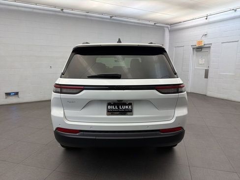 New 2026 Jeep Grand Cherokee Altitude RWD image 4