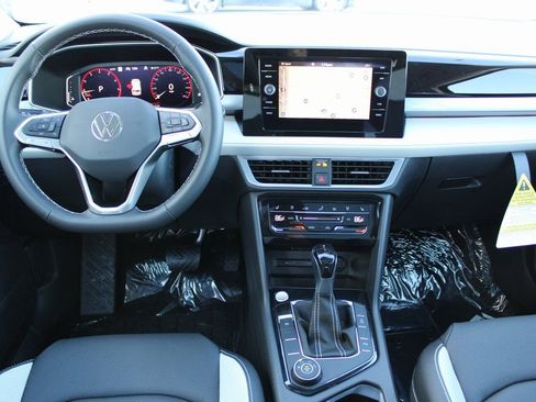 New 2026 Volkswagen Taos SEL AWD/4WD image 19