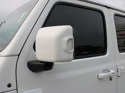 Used 2023 Jeep Wrangler Unlimited Sahara AWD/4WD image 30