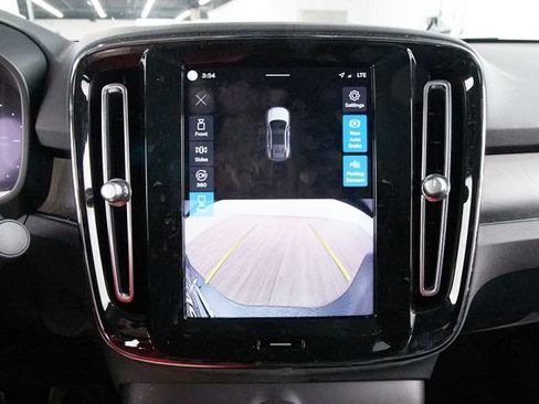Certified 2023 Volvo C40 P8 Recharge Ultimate w/ Protection Package Premier AWD/4WD image 13