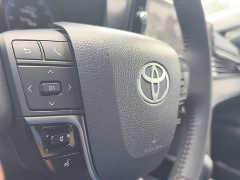 Used 2026 Toyota Camry XLE FWD image 30