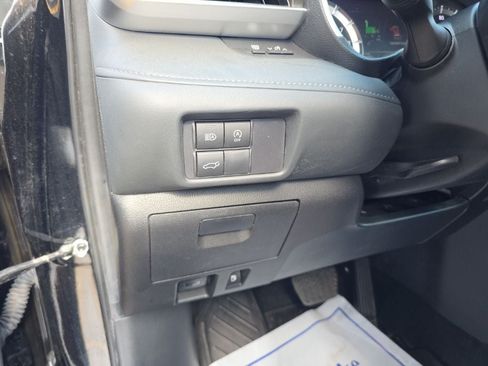 Used 2023 Toyota Highlander XLE AWD/4WD image 19