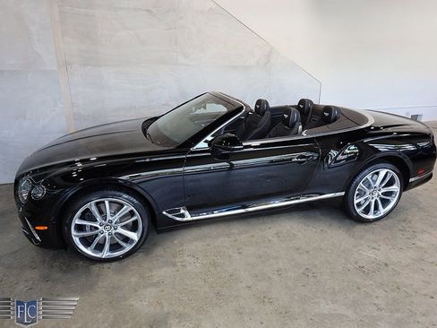 Used 2022 Bentley Continental GT V8 image 48