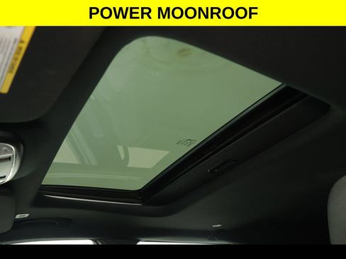 Used 2021 Jeep Grand Cherokee Laredo AWD/4WD image 2