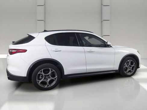 Used 2023 Alfa Romeo Stelvio Ti AWD/4WD image 5