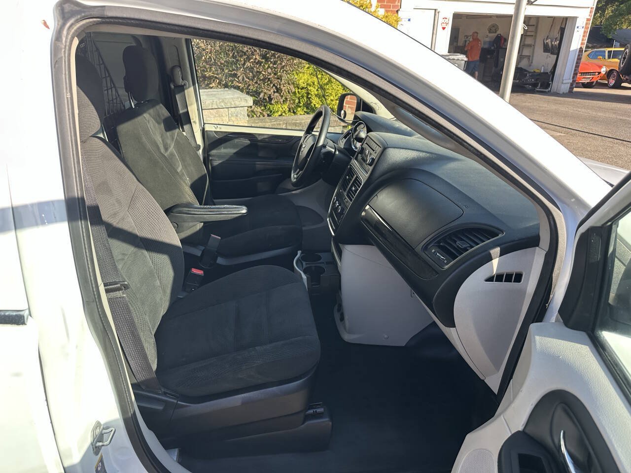 Used 2015 RAM C/V Tradesman FWD image 23