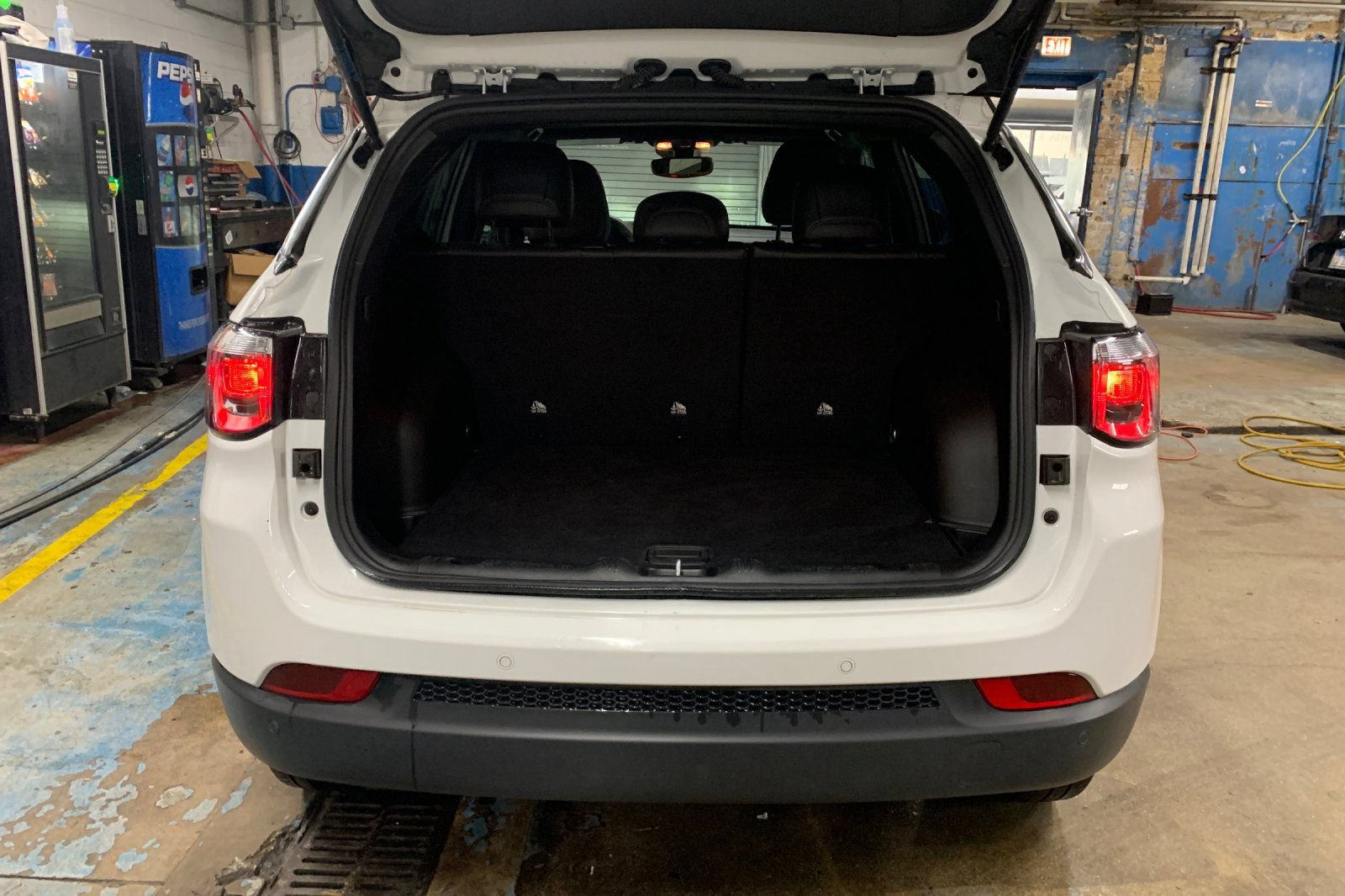 Used 2025 Jeep Compass Limited AWD/4WD image 16