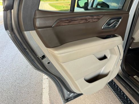 Used 2021 Chevrolet Tahoe Z71 w/ Z71 Off-Road Package image 19