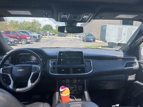 Used 2022 Chevrolet Tahoe LT w/ Luxury Package AWD/4WD image 7