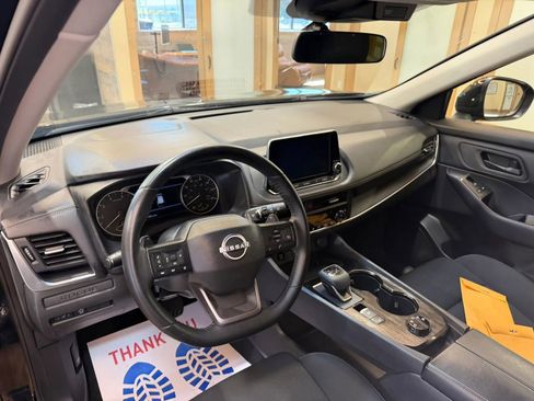 Used 2025 Nissan Rogue S image 11