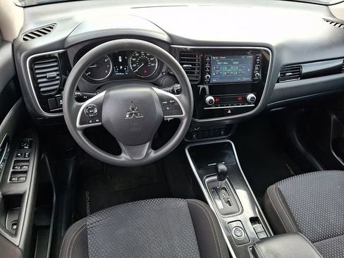 Used 2020 Mitsubishi Outlander ES AWD/4WD image 2