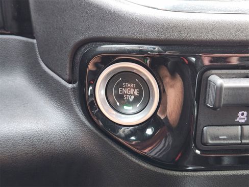 Used 2023 GMC Sierra 1500 SLT w/ SLT Convenience Package image 32