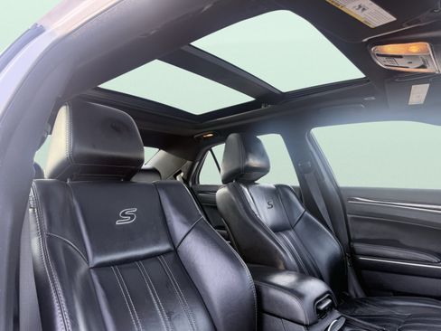 Used 2018 Chrysler 300 S w/ 300S Premium Group image 40