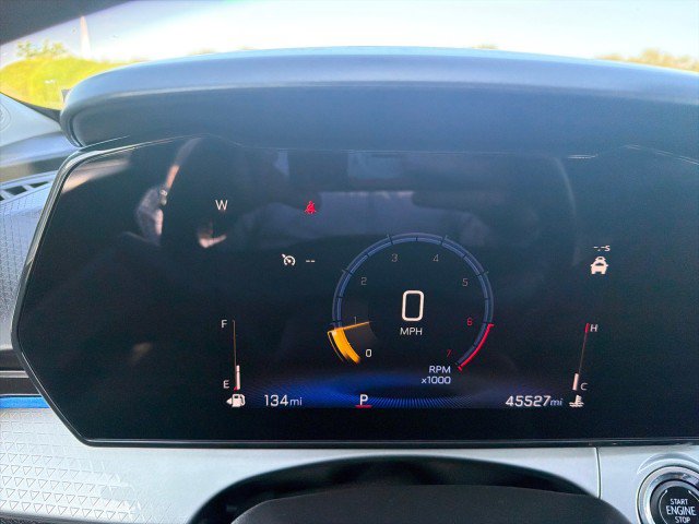 Used 2025 Chevrolet Trax LT FWD image 6